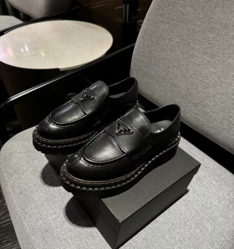 Pra*a leather shoes